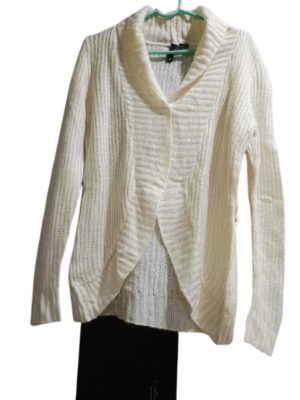 W00103 White Woollen Winter Shrug for Women – Soft & Stylish Winter Wear | Drape in Style