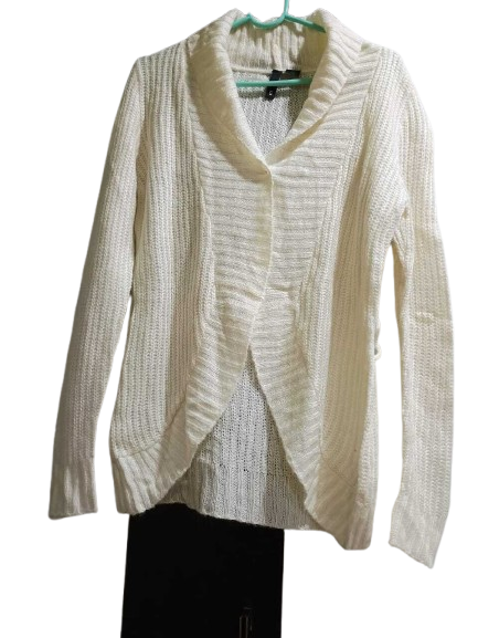 White Woollen Winter Shrug for Women – Soft & Stylish Winter Wear | Drape in Style