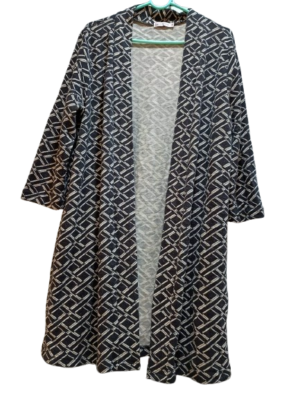 W00117 Winter Black Chequered Shrug – Stylish Layering for Women