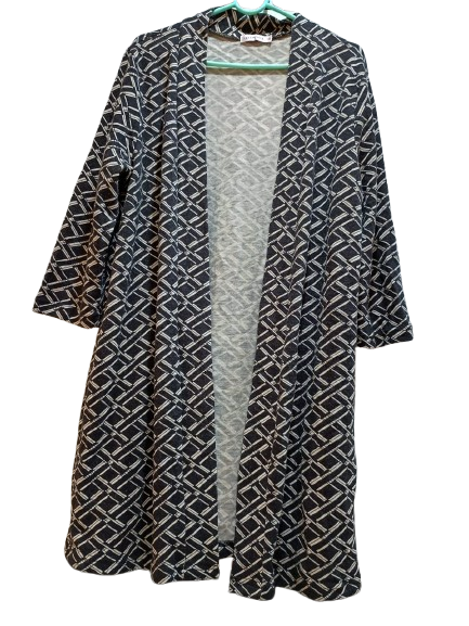 W00117 Winter Black Chequered Shrug – Stylish Layering for Women