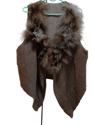 W00124 Winter Short Sleeveless Fur Shrug – Cozy & Stylish Layering for Women