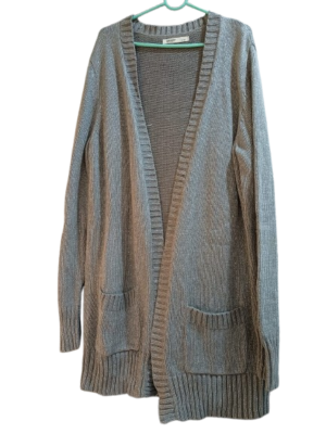 W00125 Silver Sequined Winter Shrug – Elegant Layering for Women